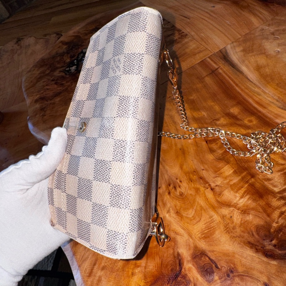 Louis Vuitton
2008 Damier Azur Pattern Sarah Wallet converted Crossbody - Picture 8 of 16